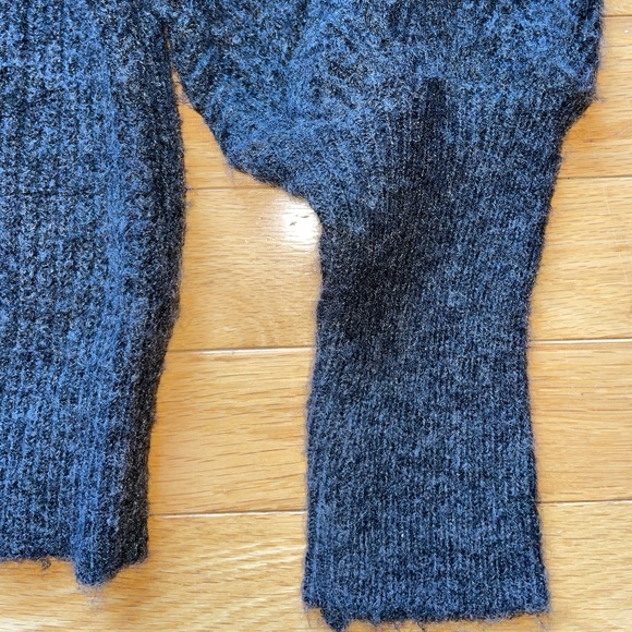 Brand New Heartloom Puff-Sleeve Knit Sweater - Picture 4 of 8